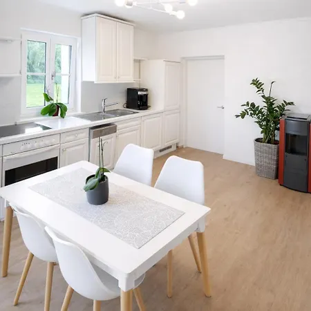Ferienhaus Sonnenhang Ganzes Haus Fuer Familien Und Kleine Gruppen Bis Zu 7 Personen Mit Parkplatz Und Wlan בית נופש *