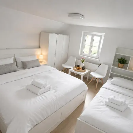 Ferienhaus Sonnenhang Ganzes Haus Fuer Familien Und Kleine Gruppen Bis Zu 7 Personen Mit Parkplatz Und Wlan