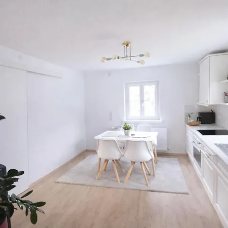 Ferienhaus Sonnenhang Ganzes Haus Fuer Familien Und Kleine Gruppen Bis Zu 7 Personen Mit Parkplatz Und Wlan בית נופש