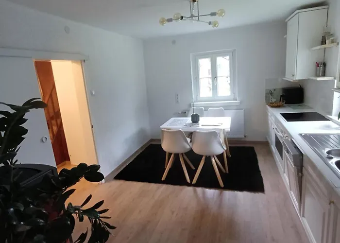 Familienfreundliche In Sonniger Lage *